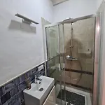 Cheerful 5-bedroom With Unique Rooftop Views *