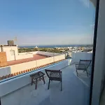 Cheerful 5-bedroom With Unique Rooftop Views Villa *