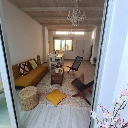 Cheerful 5-bedroom With Unique Rooftop Views * Tarifa