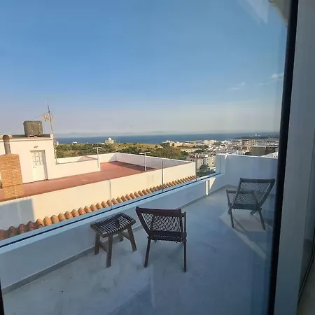 Cheerful 5-bedroom With Unique Rooftop Views Villa *